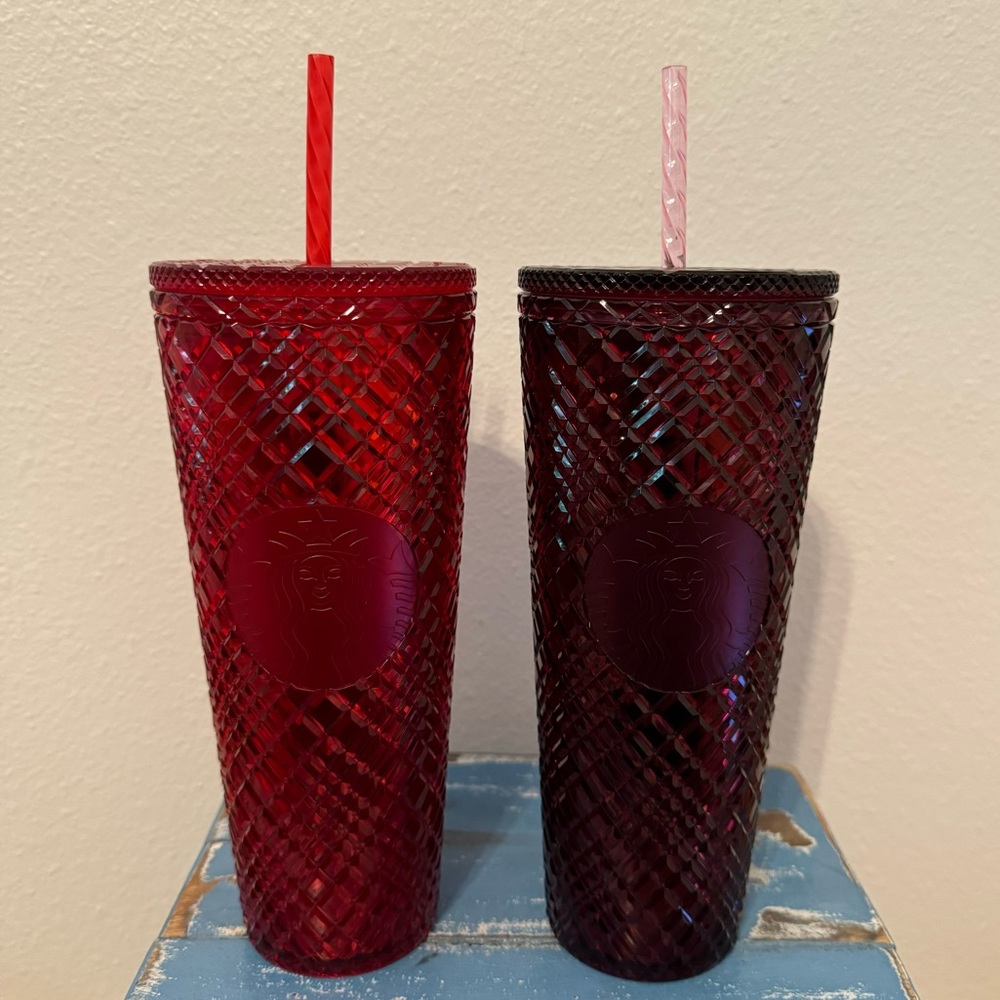 Starbucks Shades of Red Jeweled Cold Beverage Cups 24 oz Venti Straws Included